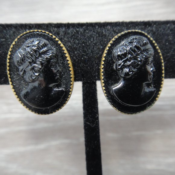 Vtg CORO Black Cameo Earrings Screw Back Gold Tone - Picture 2 of 9